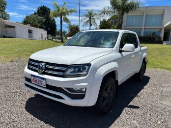 VOLKSWAGEN AMAROK 4X4 AT HIGHLINE. Recibo vehículos.