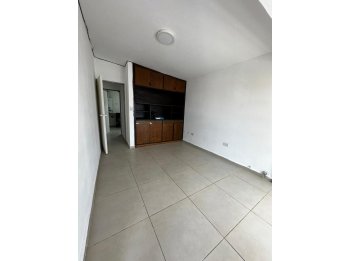 Alquilamos, depto. en Planta Alta calle Amaro villanueva