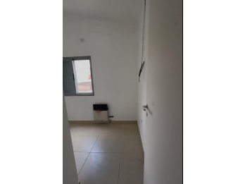 Alquilamos, depto. en Planta Alta calle Amaro villanueva