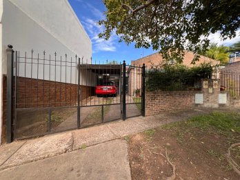 AV. EJERCITO Y SAROBE – Casa en Venta