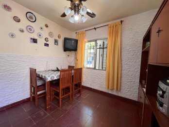 ARTIGAS Y SANTOS DOMINGUEZ – Casa en Venta