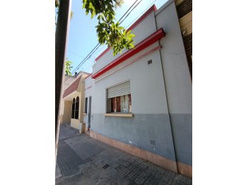 CASA EN VENTA CALLE CATAMARCA Y 25 DE JUNIO