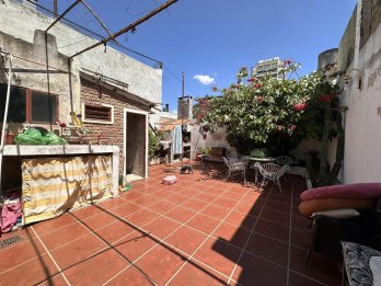 VENDO AMPLIA CASA EN CALLE ESPAÑA U$D 90.000