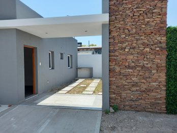 CASAS EN VENTA COMPEJO CERRADO CALLE BRASIL PARANA