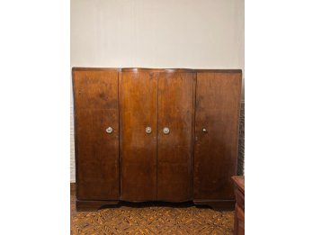 Mueble antiguo de madera