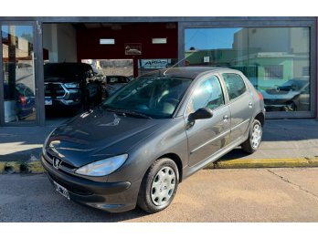 Peugeot 206 $6.000.000 y cuotas