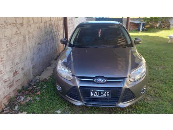 VENDO FORD FOCUS SE 2014