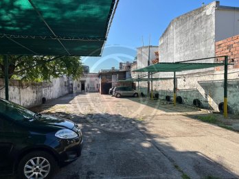 VENTA ¡Local, Cocheras y Galpón! ¡Zona céntrica!