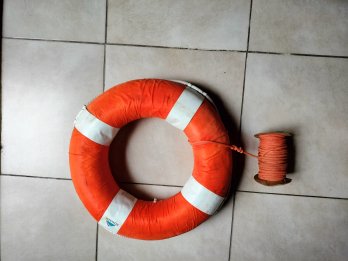 Salvavidas circular mas cabo reglamentario