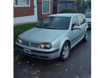 VW Golf Confortline 1.6 naftero