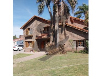 VENTA CASA EN CALLE BLAS PARERA.