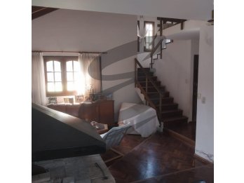 VENTA CASA EN CALLE BLAS PARERA.