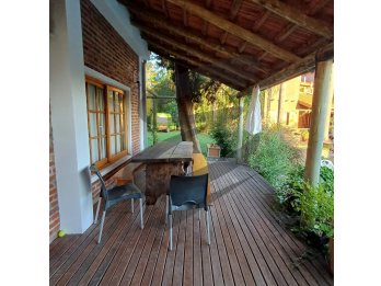 VENTA CASA EN CALLE BLAS PARERA.