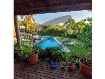 VENTA CASA EN CALLE BLAS PARERA.