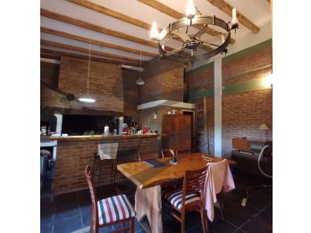 VENTA CASA EN CALLE BLAS PARERA.