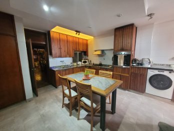 IMPORTANTE SALON Y CASA EN PLANTA ALTA