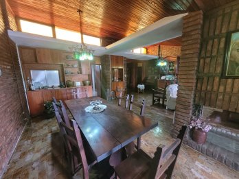 IMPORTANTE SALON Y CASA EN PLANTA ALTA