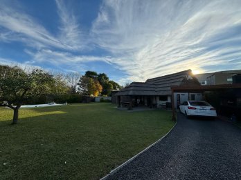 PRECIOSA CASA QUINTA BARRIO LAS ACACIAS