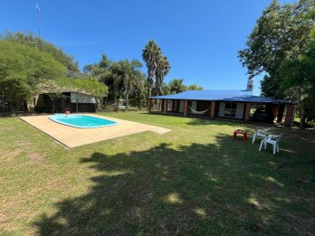 En venta casa dos dormitorios zona barrio Los Molinos !