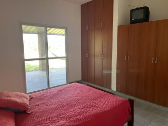 En venta casa dos dormitorios zona barrio Los Molinos !