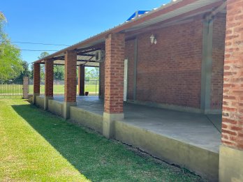 En venta casa dos dormitorios zona barrio Los Molinos !