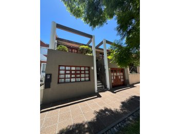 HERMOSA CASA EN VENTA ZONA CENTRO.