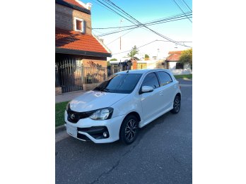 Vendo Toyota Etios XLS. Recibo menor valor!