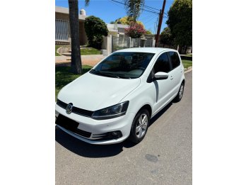 VOLKSWAGEN FOX 1.6 5P TRENDLINE L/17 AÑO 2.017