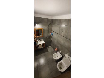VENTA AMPLIA VIVIENDA CALLE RACEDO CON PISCINA