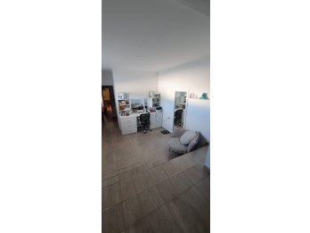 VENTA AMPLIA VIVIENDA CALLE RACEDO CON PISCINA