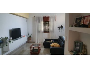 VENTA AMPLIA VIVIENDA CALLE RACEDO CON PISCINA
