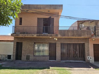 VENDO CASA  A REFACCIONAR AV. RAMIREZ Y PEREZ COLMAN