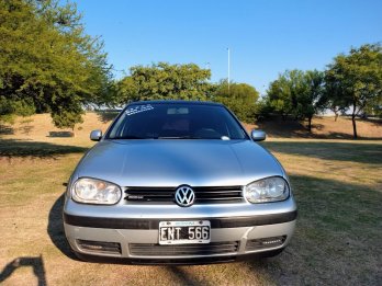 Vendo volkswagen golf 1.6  2004 format