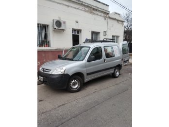 Peugeot Partener con Asientos y Ventanas