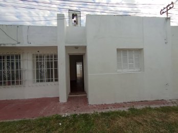 ALQUILER DEPTO 2 DORM. CON PATIO SOBRE BV. SARMIENTO