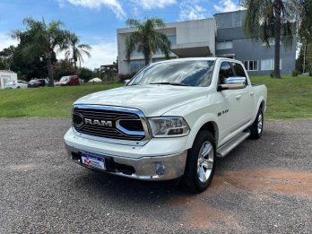 RAM 1500 5.7 V8 LARAMIE 4x4 AT. Recibo vehículos