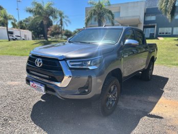 TOYOTA HILUX 4X4 SRV 2.8. Recibo vehículos