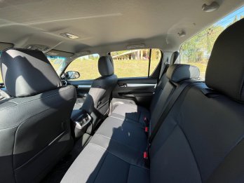 TOYOTA HILUX 2.8 SRX 4X4 AT / 4x2 AT