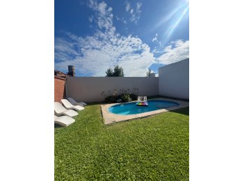 VENTA - CASA APTA CREDITO CALLE BROWN AL 2000