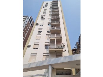 EN VENTA DEPARTAMENTO 2 DORM CON COCHERA ZONA PARQUE