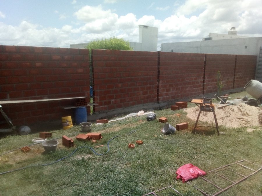 Realizo trabajos de albañilería en general durlock y pintura