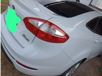 Vendo Ford fiesta se plus 2015