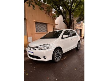 VENDO ETIOS 2016 CON 35 MIL KM