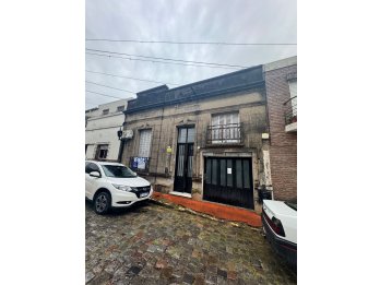 VENDO CASA EN CALLE PASAJE BAUCIS