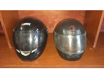 VENDO 2 CASCOS USADOS PARA MOTO.