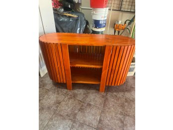 Mueble tipo recibidor de pino laqueado.