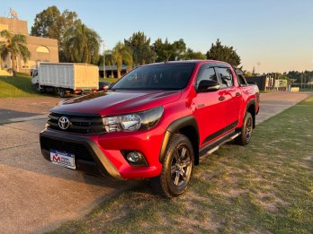 TOYOTA HILUX 4X4 LIMITED 2.8 AT. Recibo vehículos.