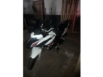 Benelli TRK 251 - 1600km (mod. 2023)