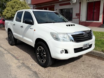 Vendo Toyota Hilux Dx pack. 4x2. Modelo 2014