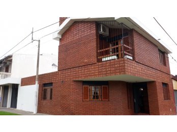 En venta y/o permuta excelente casa